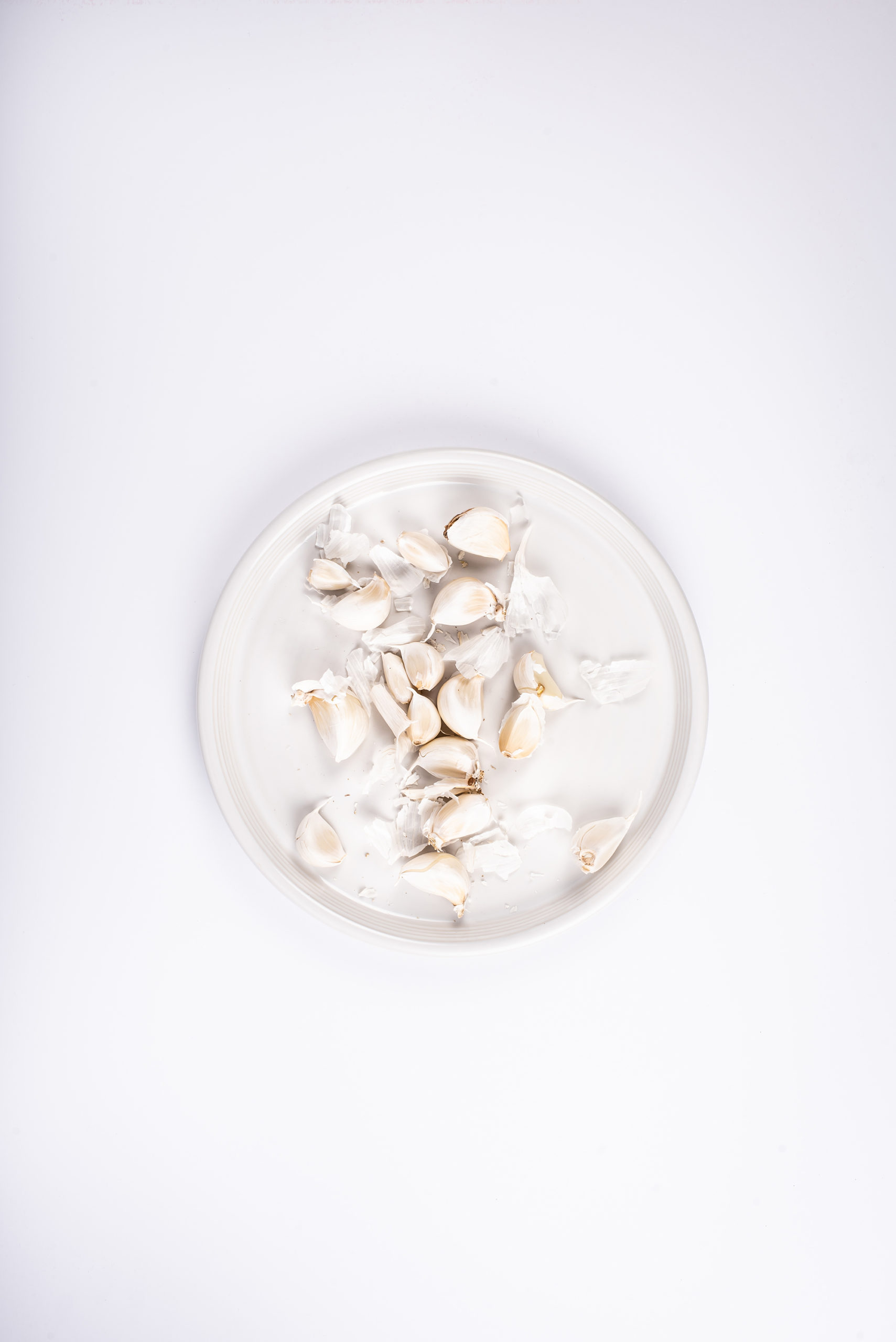 Garlic on a white plate